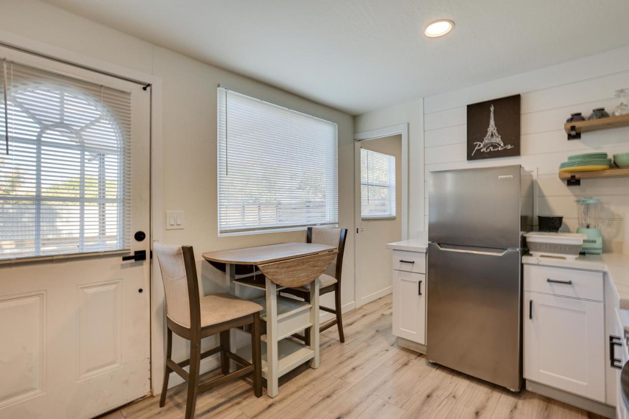 Modern Tiny About 5 Mi To Downtown Phoenix! Apartemen